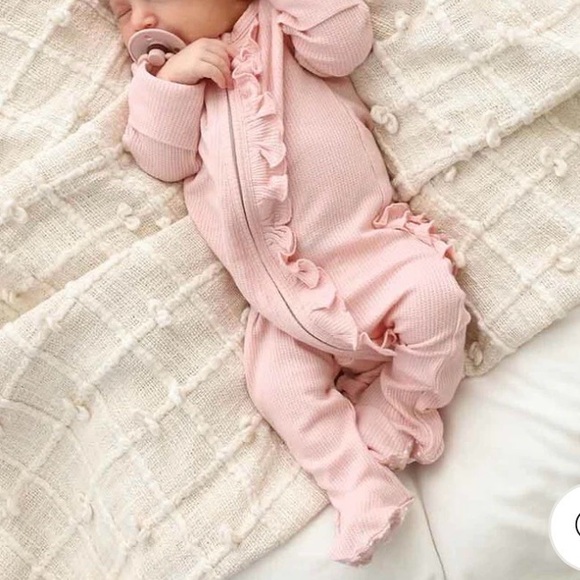 Caden Lane Bamboo Waffle Ruffle Zipper Footie - Picture 2 of 8